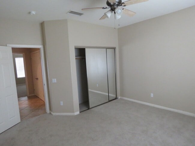 Building Photo - Beautiful 3/2 in the heart of JT!