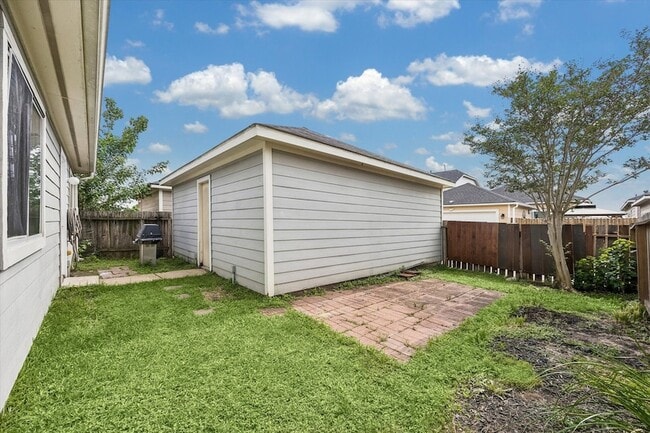 Building Photo - 6106 Settlers Lake Cir E