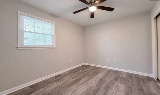 Building Photo - 341 N Burbank Dr