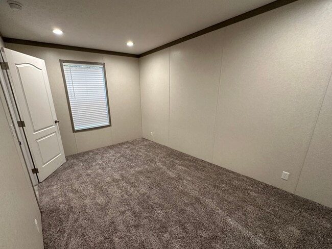 Building Photo - 1088 Colonial Trail