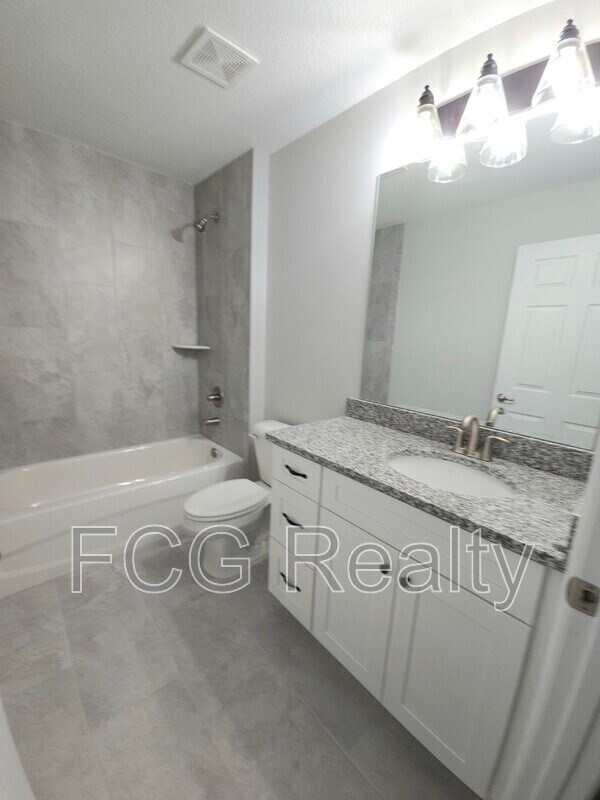 Building Photo - 7851 N Jamaica Dr