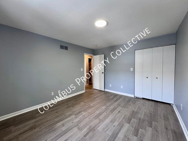 Building Photo - 3285 E Mound St