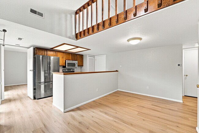 Building Photo - 6242 Willow Ln