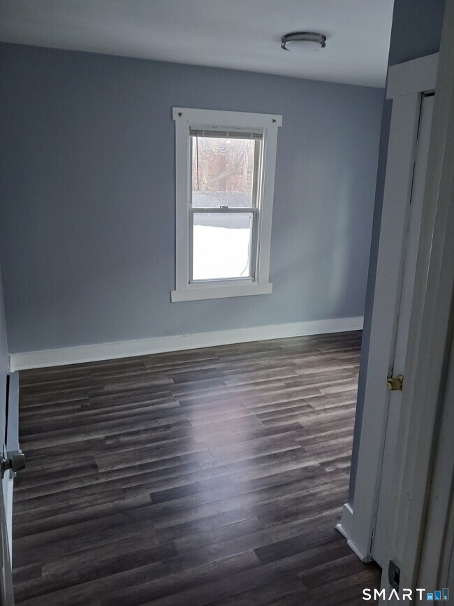 Building Photo - 26 Crescent St