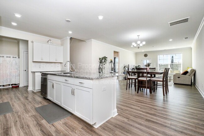 Building Photo - 7901 Iron Rd