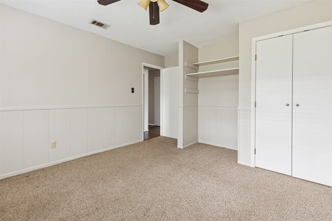 Building Photo - 324 Olive St