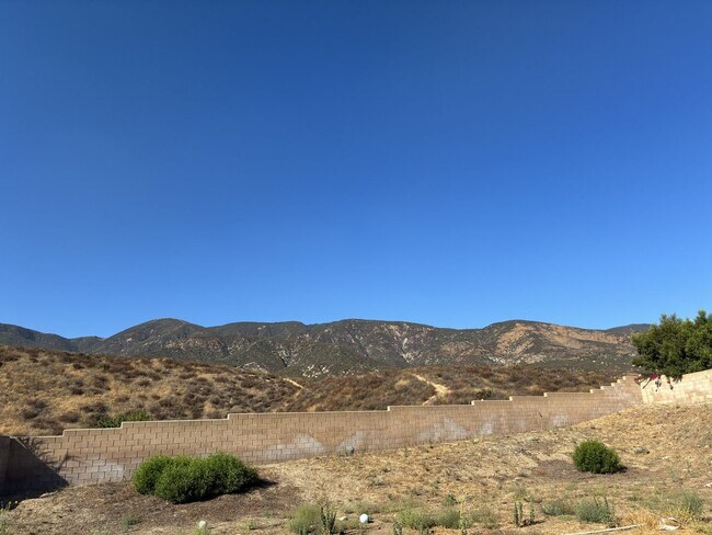 Building Photo - Newly Updated 4-bedroom, 3-bathroom home located in a great area of San Bernardino