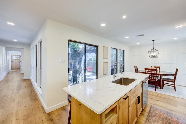 Building Photo - 5609 Courtyard Cove