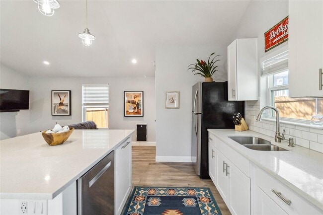 Building Photo - 1403 Minnie Dr