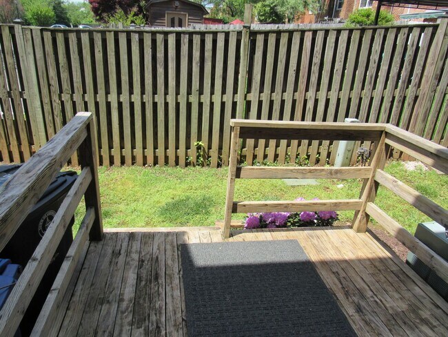 Building Photo - 109 Davis Ave SW