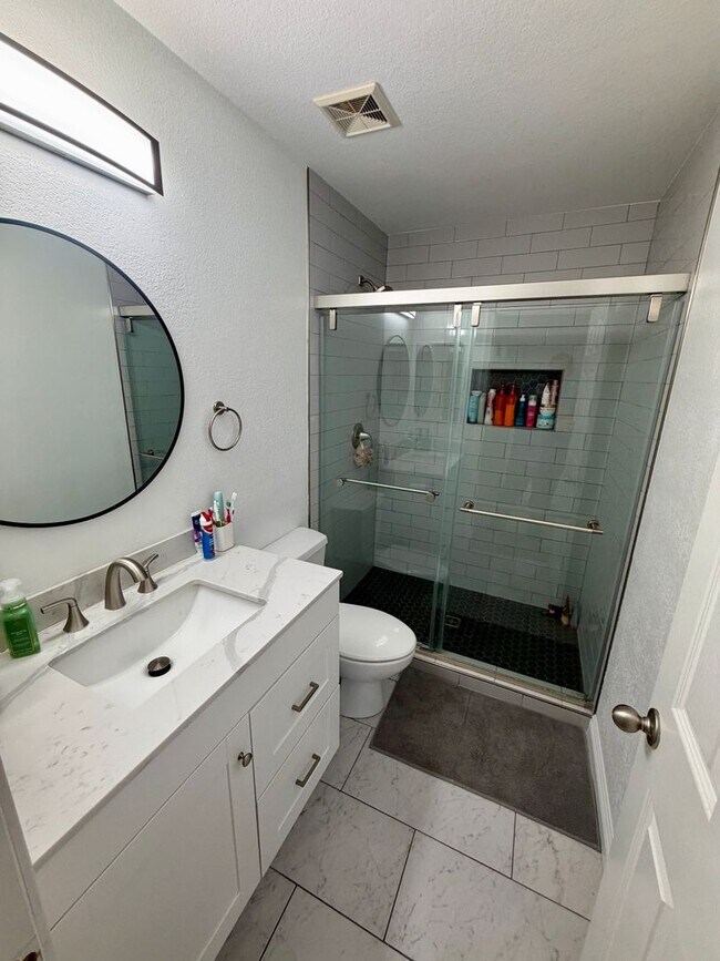 Building Photo - Spacious 6-bedroom, 2.5-bathroom home in Chandler, Welcome to the family friendly community of Su...