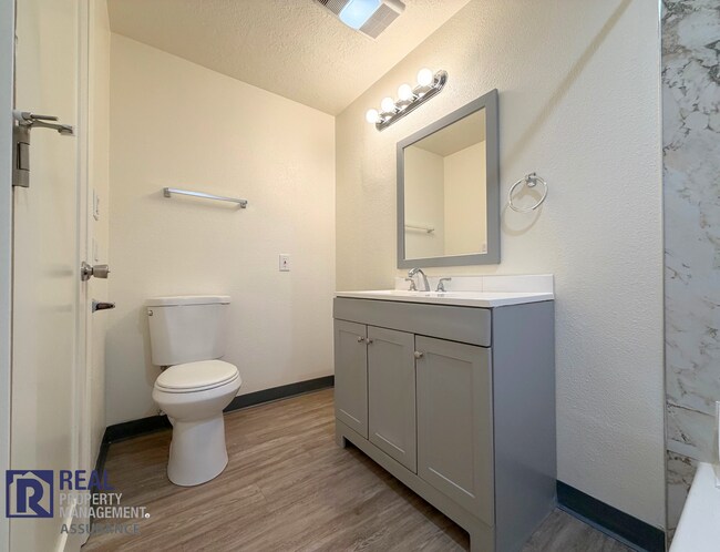 Building Photo - 7077 SW Montauk Cir
