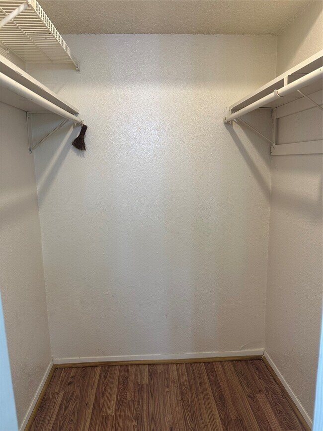 Building Photo - 200 Pecan Dr