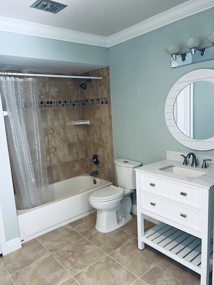 Building Photo - 1634 SW Crossing Cir