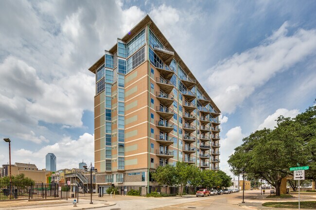 Building Photo - 1001 Belleview St