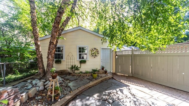 Building Photo - 2037 W Estes Ave