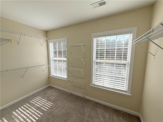 Building Photo - 4680 Creekside Villas Way