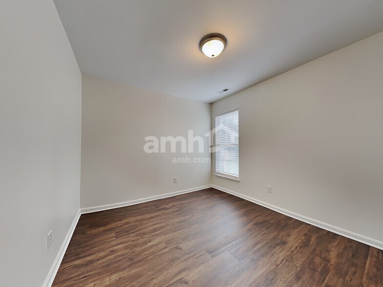 Building Photo - 9927 Spring Park Dr