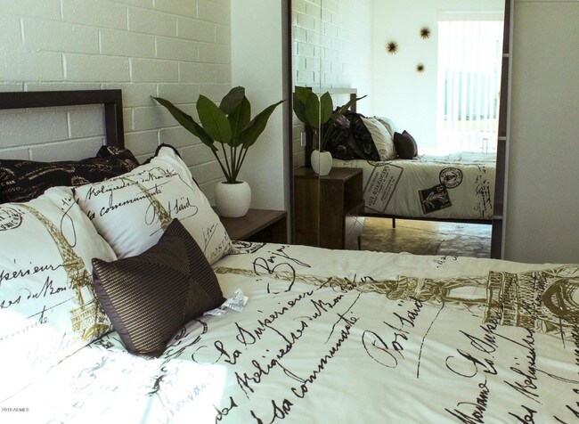 Building Photo - 3318 N 18th Ave