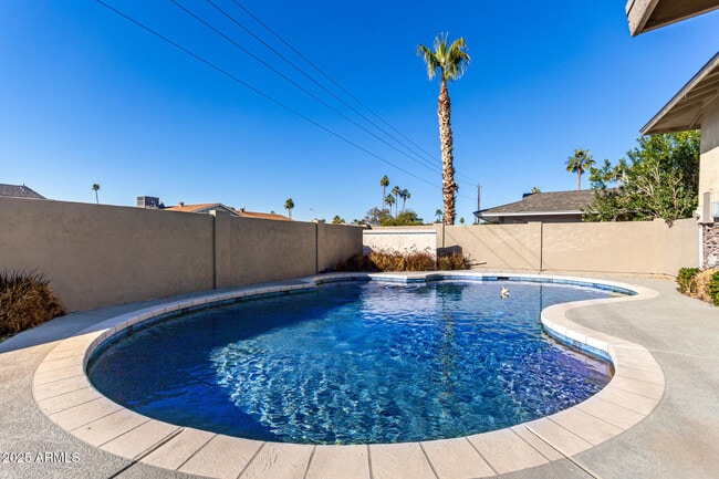 Building Photo - 3912 S Elm St