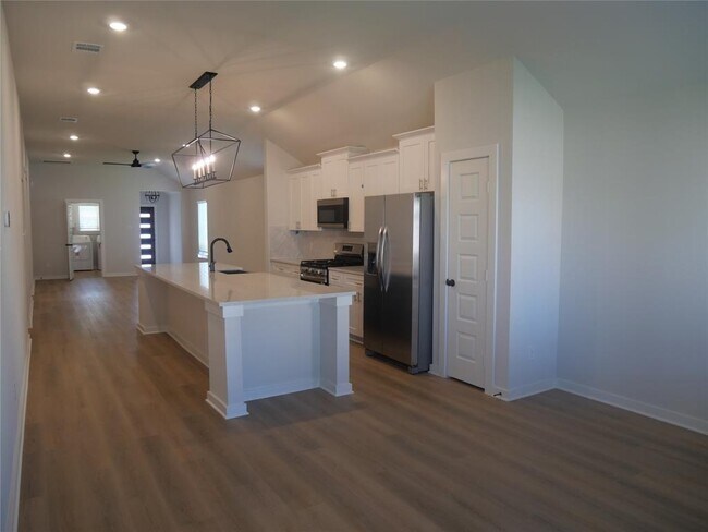Building Photo - 6435 Downey Ln