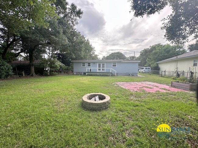 Building Photo - Beautiful 3 Bedroom Home in Fort Walton Beach!