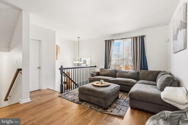 Building Photo - 9841 Cheshire Ridge Cir