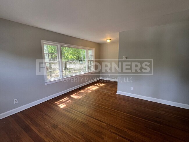 Building Photo - Lovely 1 Bedroom 1 Bath Home