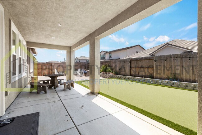 Building Photo - Stunning New 4 Bed / 3 Bath Home | Built i...