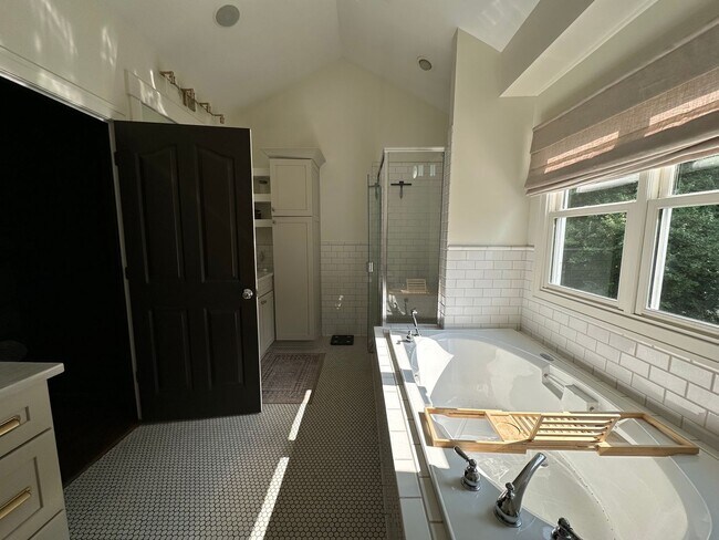 Building Photo - Five Bedroom Home on Almost Two Acres!
