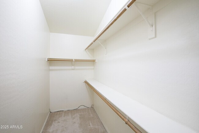 Building Photo - 909 E Harwell Rd