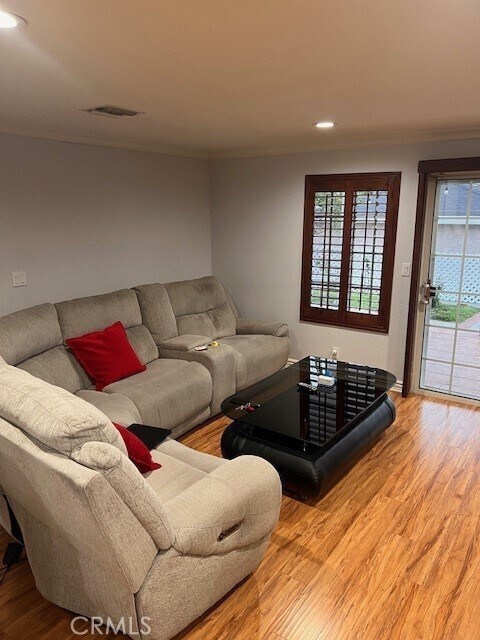 Building Photo - 15854 Chatsworth St