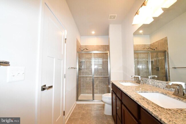 Building Photo - 2105 Hemlock Bay Rd