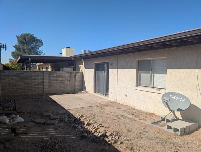 Building Photo - R317