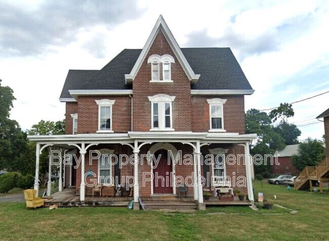 Primary Photo - 1 S Main St