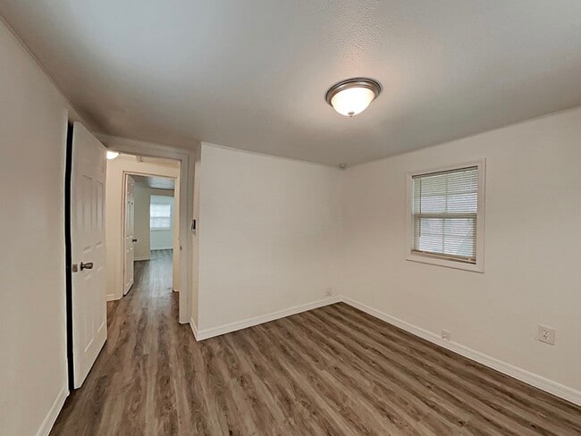 Building Photo - 630 N Halifax Ave