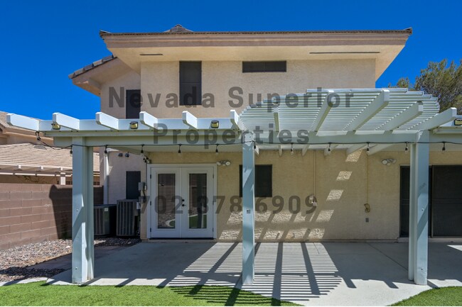 Building Photo - NW!!!  4 Bedrooms!!! Pool!! Spa!! Water Fa...