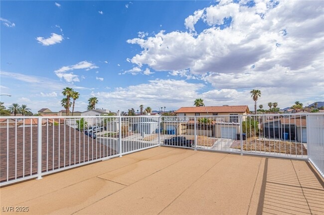 Building Photo - 557 Chelsea Dr