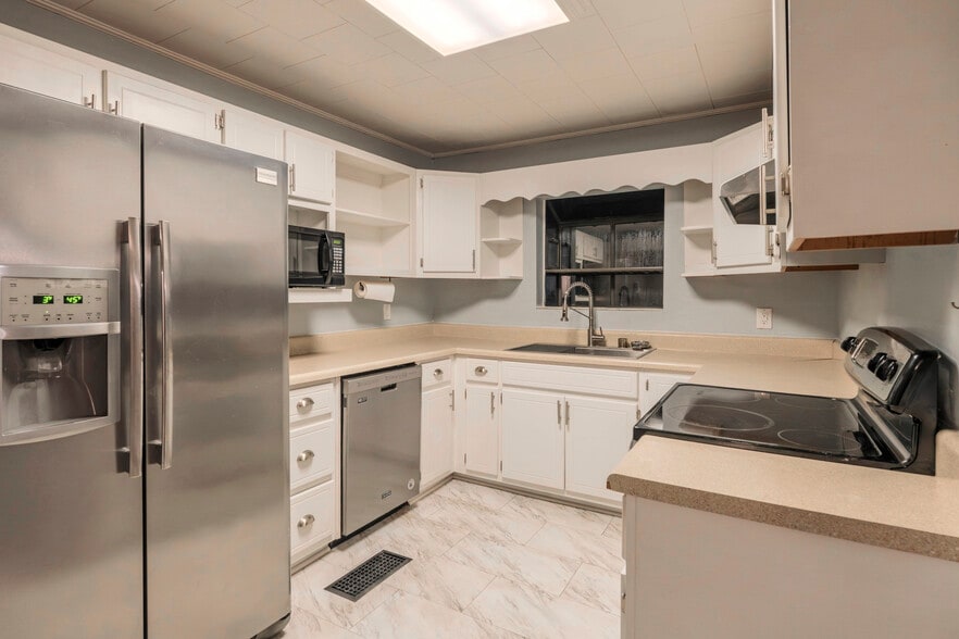 Building Photo - 104 Rosewood Dr