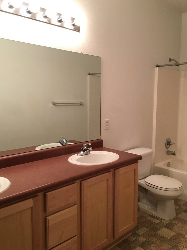 Building Photo - 3BR/2Living in Enchanted Hills!