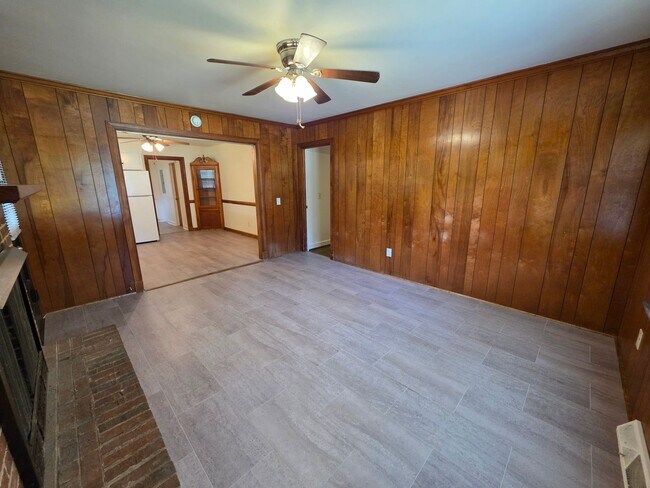 Building Photo - 318 Jasper Ln