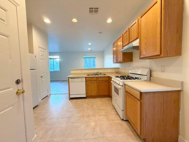 Building Photo - 9888 Fountain Walk Ave