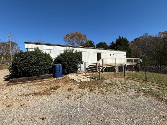 Building Photo - 7268-A Old Tuckaleechee Road Townsend, TN 37882