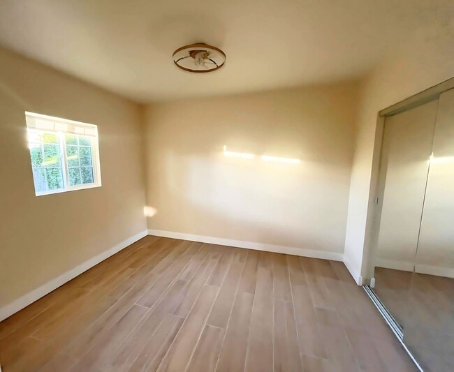 Building Photo - Beautiful  Casita