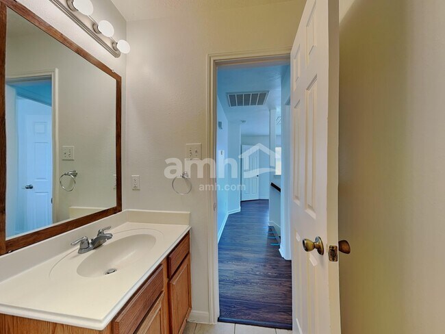 Building Photo - 10926 Windfern Lakes St