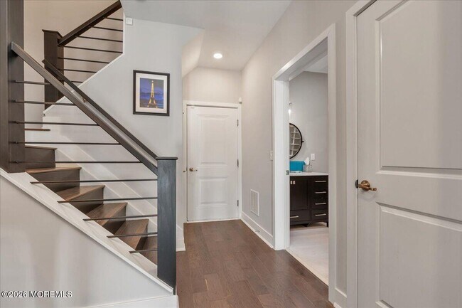 Building Photo - 29 Midway Rd N