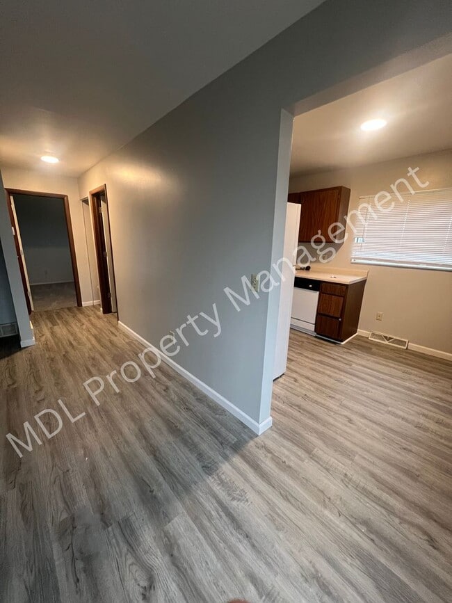 Building Photo - Thomas White Apartments*