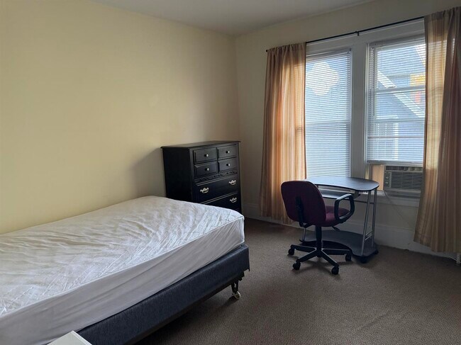 Building Photo - 72 Pawling Ave