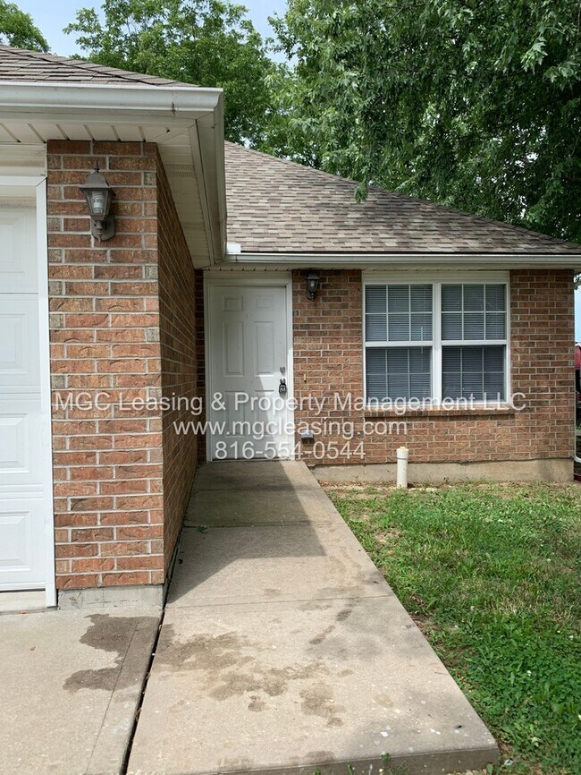 Building Photo - Charming Brick Ranch Duplex in the Heart of Lone Jack - Ready Now