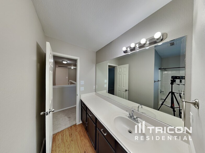 Building Photo - 1575 Wildflower Dr